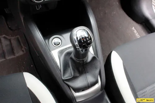 Nissan Versa 1.6 Sense Mt