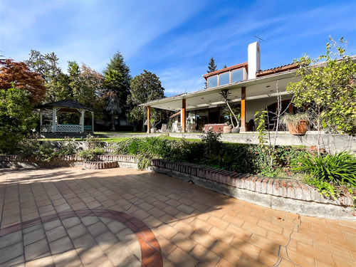 Casa En Venta De 7 Dorm. En Las Condes