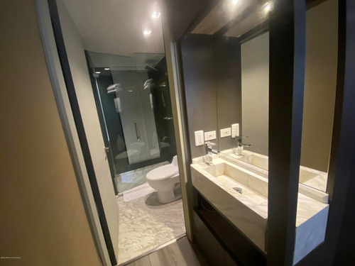 Comercial En Las Aguas(bogota) Rah Co: 21-1280