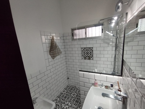 Se Vende Casa De 3 Dormitorios Con Gran Terreno Sobre Ruta 8 Próxima A Zona America