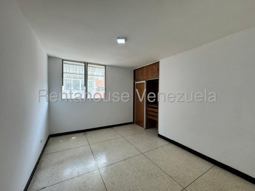 Bello Y Comodo Apartamento En Venta, En Cumbres De Curumo.