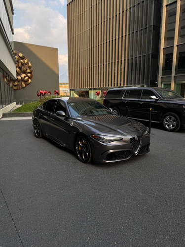 Alfa Romeo Giulia 2.9l Quadrifoglio V6 Bi-turbo At