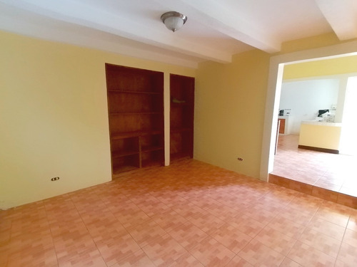 Vendo Belleza De Casa, Sector Preferencial, Amplio Jardin