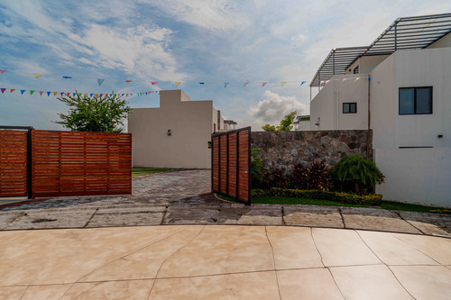 Casa En Venta En Santa Fe Xochitepec Morelos
