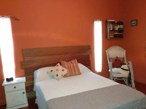 Casa En Venta - 3 Dormitorios 2 Baños 2 Cocheras - 4392 Mts2 - Abasto