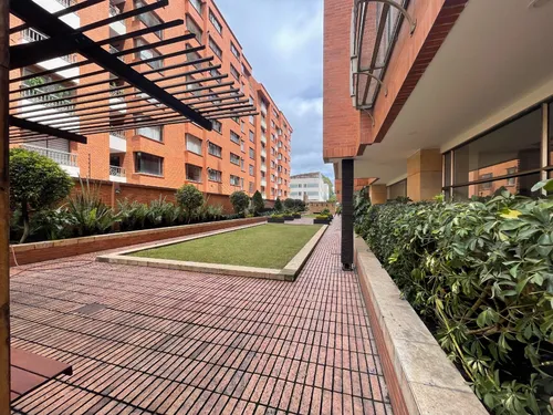 Amplio Apartamento- Excelente Ubicacion .