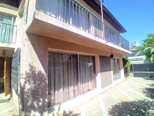 Solida Casa De Dos Pisos En Miraflores Bajo