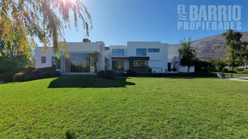 Casa En Venta De 5 Dorm. En Las Brisas