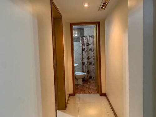 Imagen 8 de 19 de Alquiler Fijo. Apartamento En Costa Azul. Al Frente Al C.c La Vela.