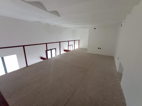 Imagen 5 de 7 de Gran Loft Duplex ,76m2 Frente A Plaza Matriz Con La Mejor Vista !!