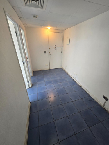 Arriendo Oficina Con Excelente Ubicación Y Conectividad. Gen
