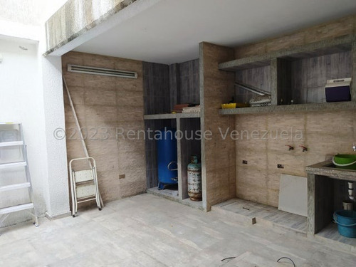 Townhouse En Venta Urb Karol Home Ii, Av Aragua 23-31055 Hc