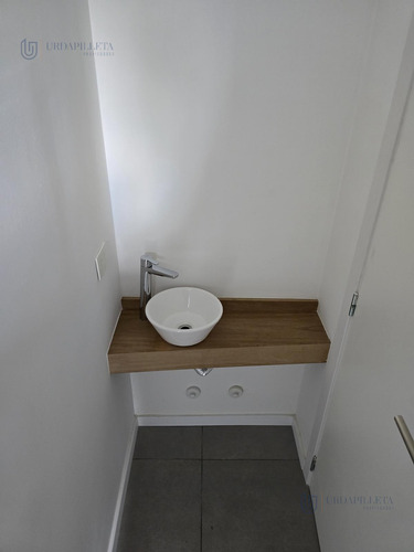 Townhouse En Venta De 3 Ambientes Con Galeria Y Jardin Privado En Oliden Joven