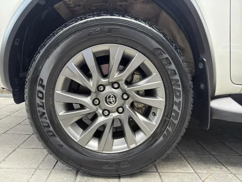 Toyota Fortuner Srv 2022 2.7cc 4x2 At