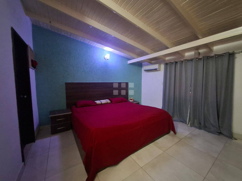 Amplio Townhouse En Venta En La Urb. Los Cortijos De Oriente