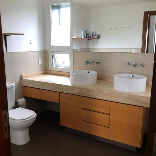 Casa En Venta De 4 Dormitorios En La Tahona