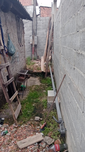 Casa1 São 4 Cômodos Casa2 São Dois Cômodos E 1 Banheiro