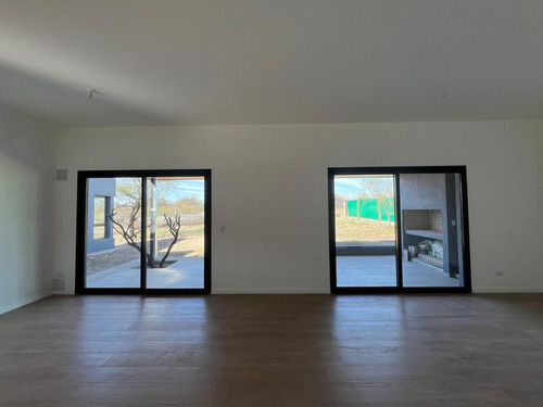 Vendo Casa En El Terron En Una Planta A Estrenar!! 3 Dor. Moderna