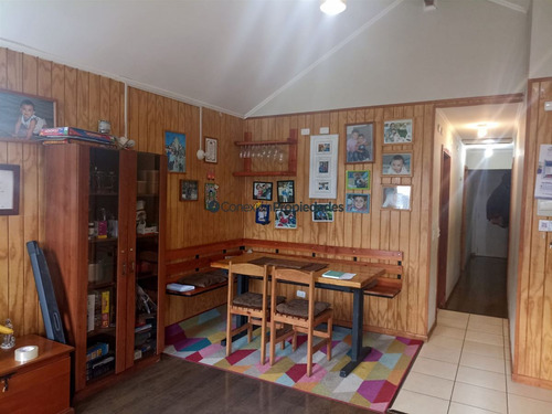 Casa En Venta De 4 Dorm. En Frutillar