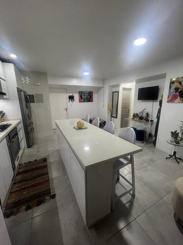 Hermoso Apartamento En Urb. Lomas Del Ávila.