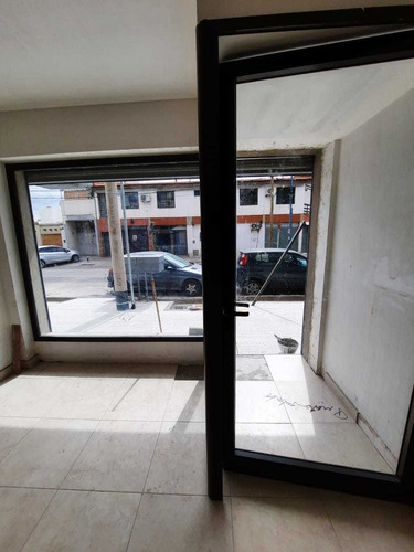 Imagen 2 de 4 de Locales En Complejo Con Cercanía A Plaza Godoy Cruz