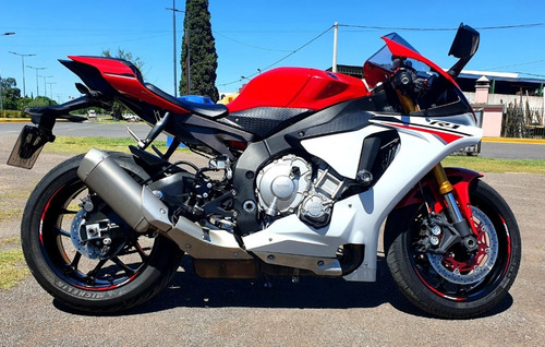 Yamaha R1 2016