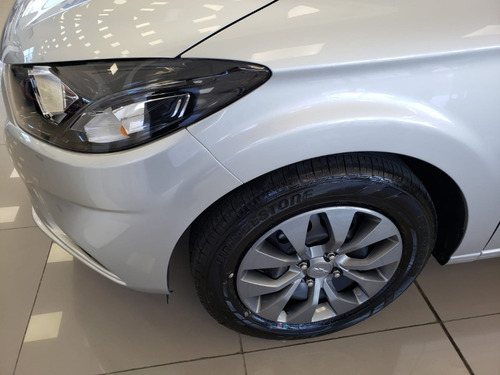 Imagen 11 de 22 de Chevrolet Onix Joy Black 5p 1.4 Ph