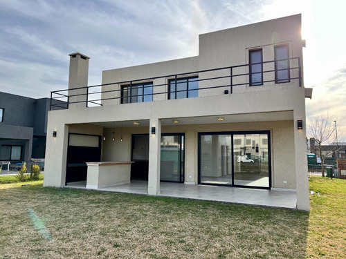Imagen 6 de 30 de Casa Con 3 Dormitorios Y Escritorio - Acacias - Puertos