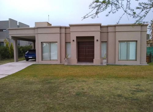 Casa En Puerto Roldan Frente Al Lago -lote 1460 M2