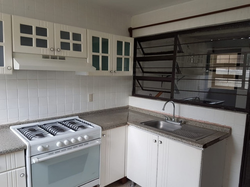 Imagen 8 de 20 de Quintas Martha Amplia Casa De Un Nivel En Privada Con Portón Eléctrico