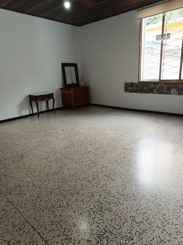 Altamira Venta Casa 700 M2 De Construccion Terreno 940 M2 Aproximadamente Exelente Arquitectura Es Par Remodelar