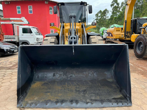 Imagem 2 de 11 de Pá Carregadeira Volvo L90 2013