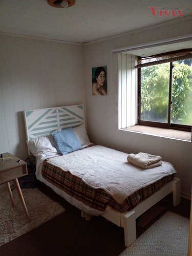 Casa Y Cabaña De Visitas, En Venta Amobladas, 6 D. En Pucón