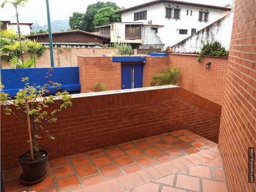Imagen 3 de 29 de Prados Del Este En Venta Townhouse En Calle Cerrada .