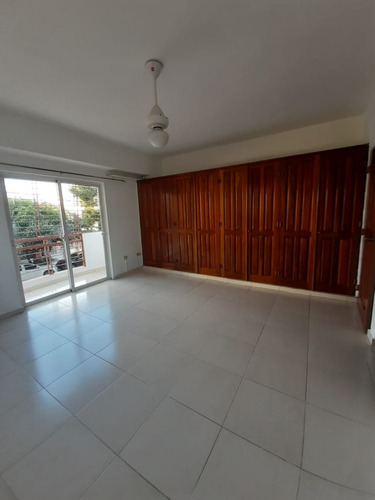 Imagen 9 de 13 de Apartamento De 2 Habitaciones En Zona Universitaria En Alquiler