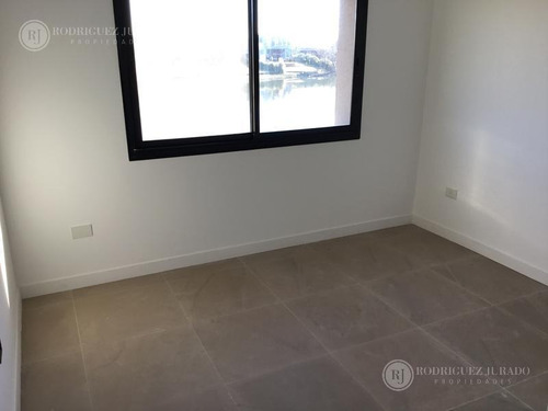 Imagen 13 de 30 de Casa A La Laguna De Excelentes Terminaciones - El Canton