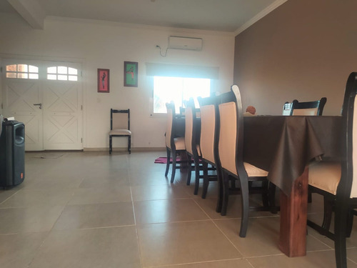 Imagen 17 de 30 de Venta Casa Moderna, Barrio Laguna Azul