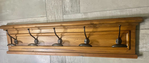 Perchero De Madera -5 Ganchos Saco- Macizo- Marrón (Usado)