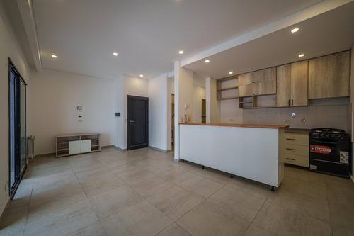 Departamento Tres Ambientes En Planta Baja A La Venta En Lujan