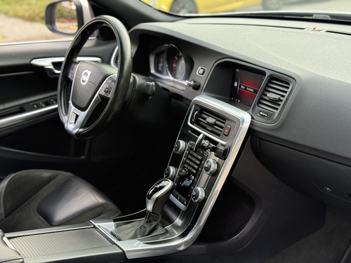 Volvo S60 T5 R-Design Plus Auto