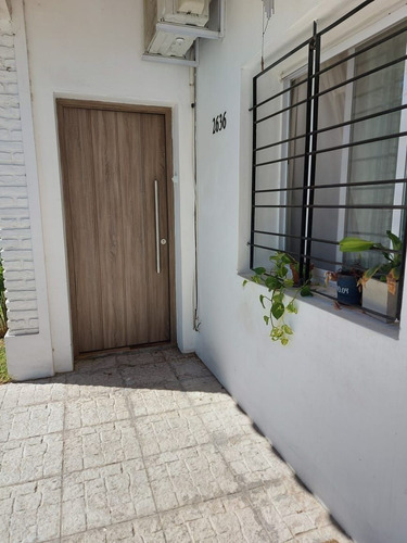 Imagen 2 de 16 de Venta De Chalet En Barrio Aeronautico- Ituzaingo Norte