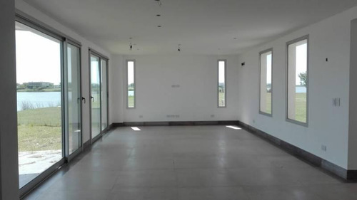 Casa Al Lago En Ventas En Puertos - Muelles