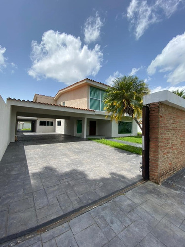 Imagen 2 de 13 de En Venta Casa En Guataparo Country Club 04244935350