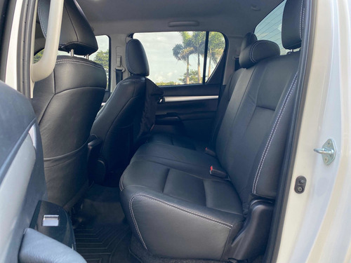 Imagen 14 de 17 de Toyota Hilux Diésel Aut 4x4