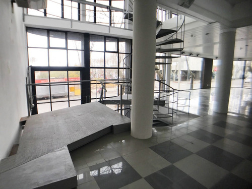 Excelente Local Comercial Sobre Avenida Principal De Colonia