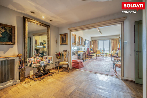 Departamento De Época Con Cochera Fija En Venta - Palermo Chico