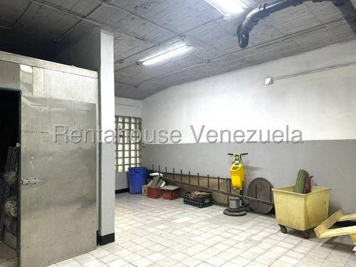 Excelente Local Comercial En Alquiler En Los Palos Grandes, 25-9993