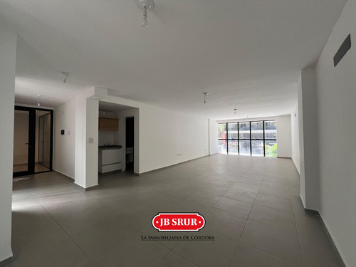 Local En Venta En Nueva Córdoba Con Patio Interno, Baño, Bacha Y Muebles De Cocina Para Guardado