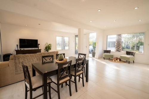 Casa De 4 Dormitorios En Venta - Aires Del Llano