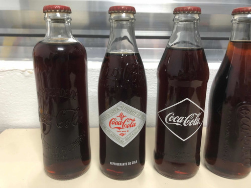 Coca Cola Retrô Coleção Com 6 Garrafas (Usado)